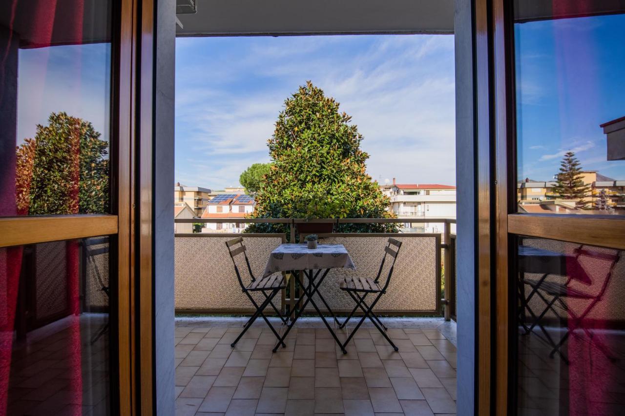 B&B A Casa Di Amici Caserta Exterior foto